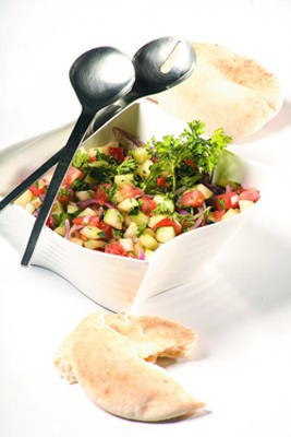 Ensalada de pepino, tomate y aceitunas